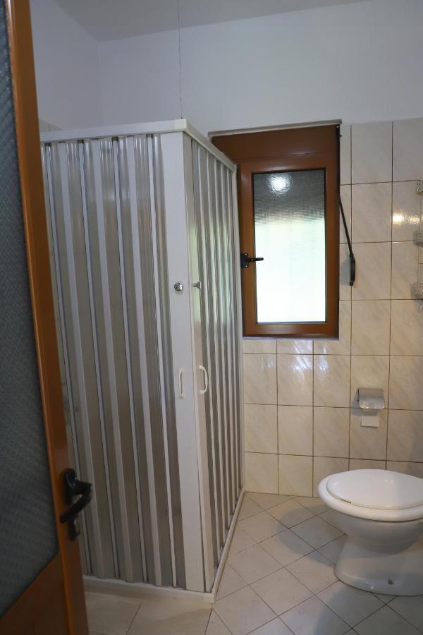 Guest House Bumbli Berat Exterior foto