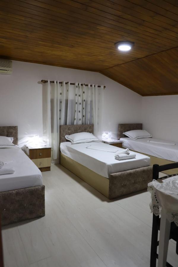 Guest House Bumbli Berat Exterior foto