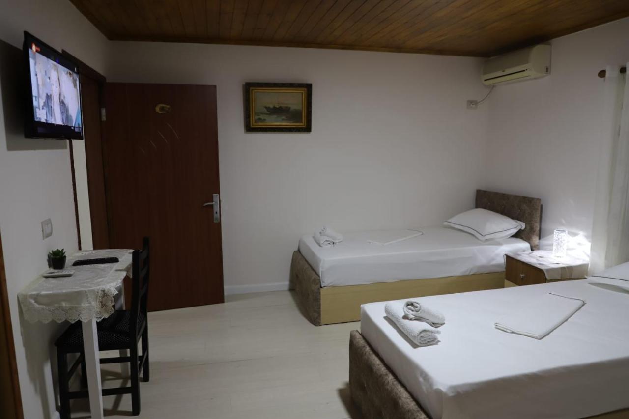 Guest House Bumbli Berat Exterior foto
