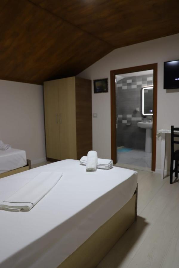 Guest House Bumbli Berat Exterior foto