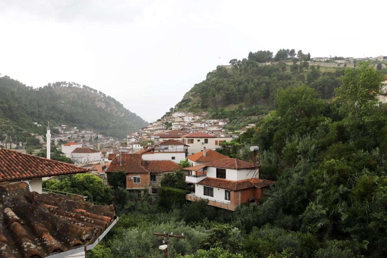 Guest House Bumbli Berat Exterior foto