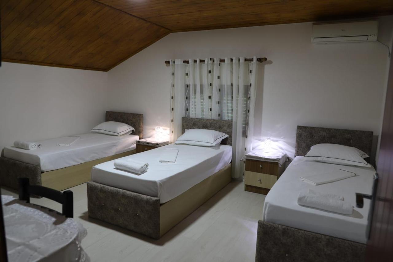 Guest House Bumbli Berat Exterior foto