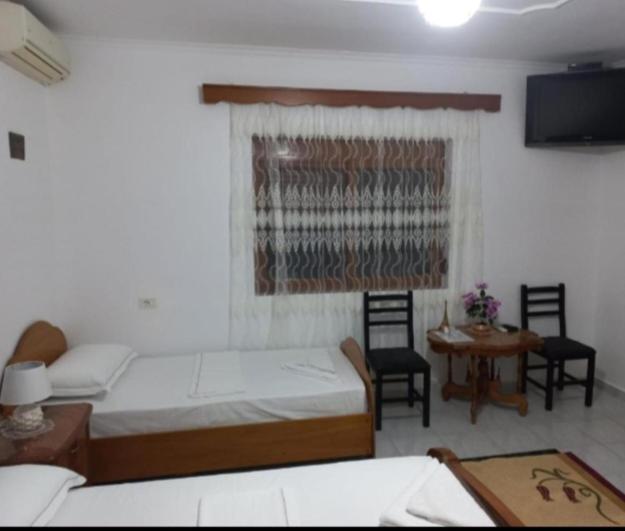 Guest House Bumbli Berat Exterior foto