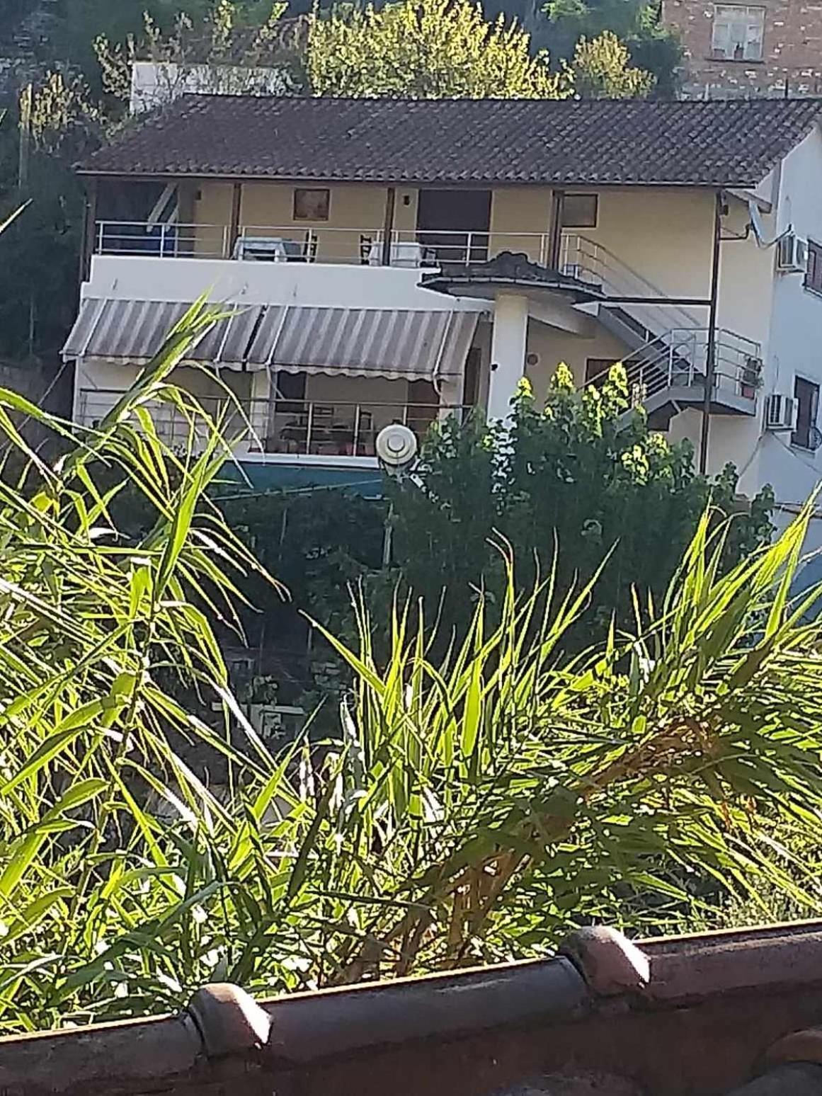 Guest House Bumbli Berat Exterior foto