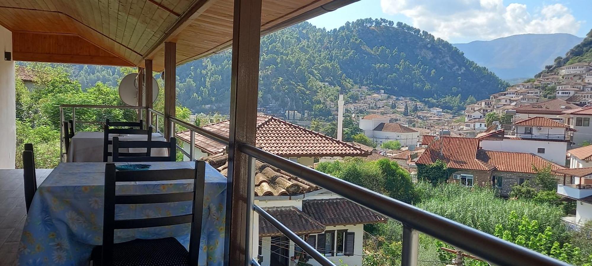 Guest House Bumbli Berat Exterior foto