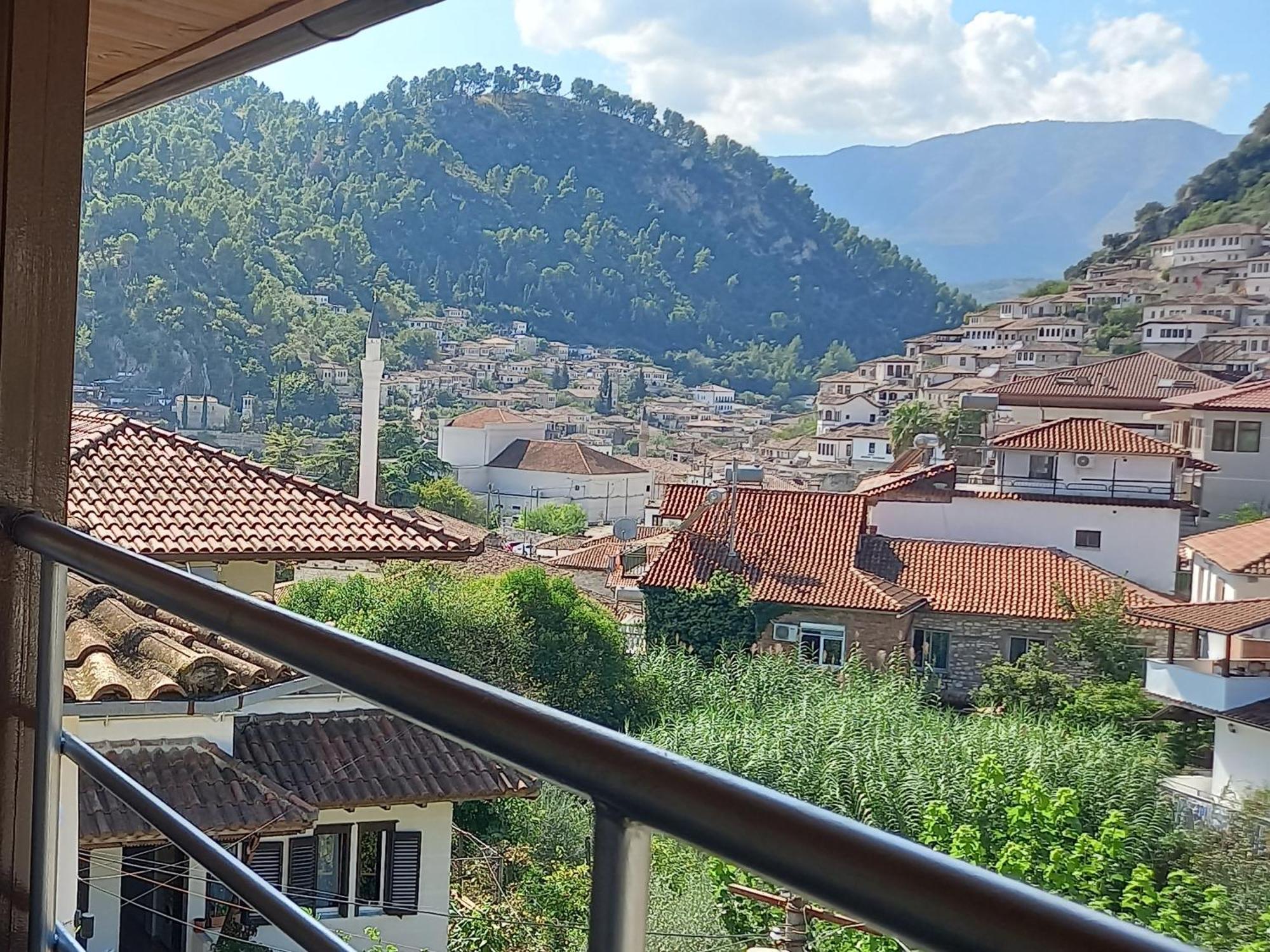 Guest House Bumbli Berat Exterior foto